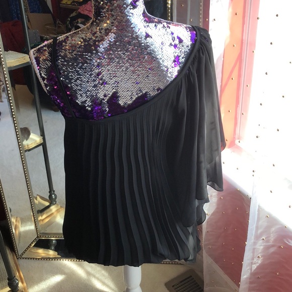 Top - Picture 2 of 6